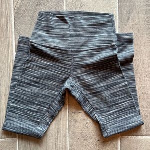 Lululemon heathered graphite gray leggings! Size 6.